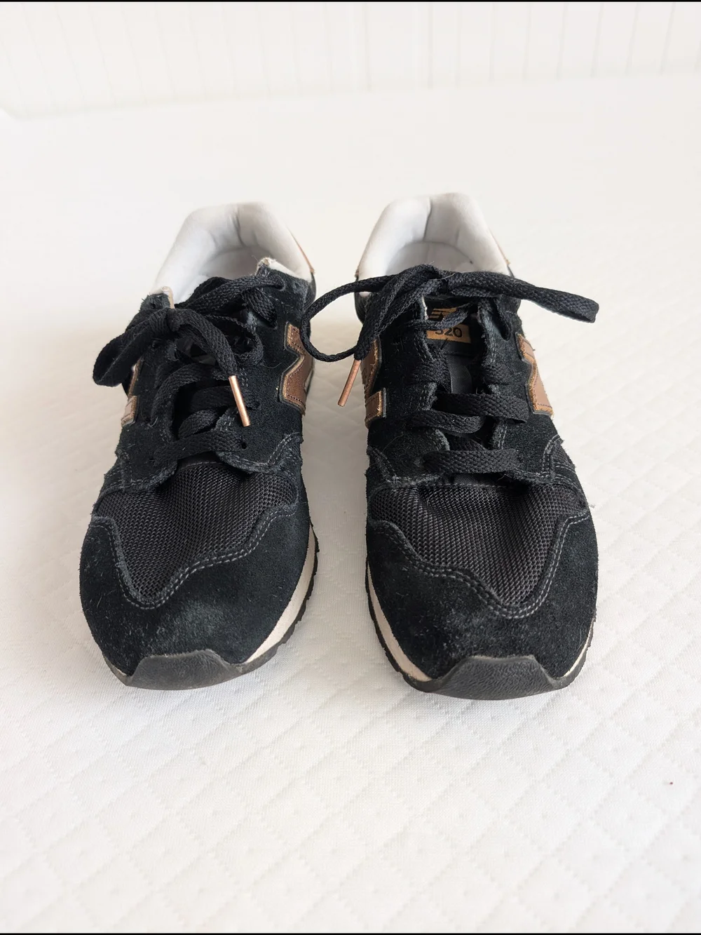 New Balance Womens 520 WL520SNC Black Rose Gold Sneakers Size 7.5 Suede Retro - Picture 2 of 16